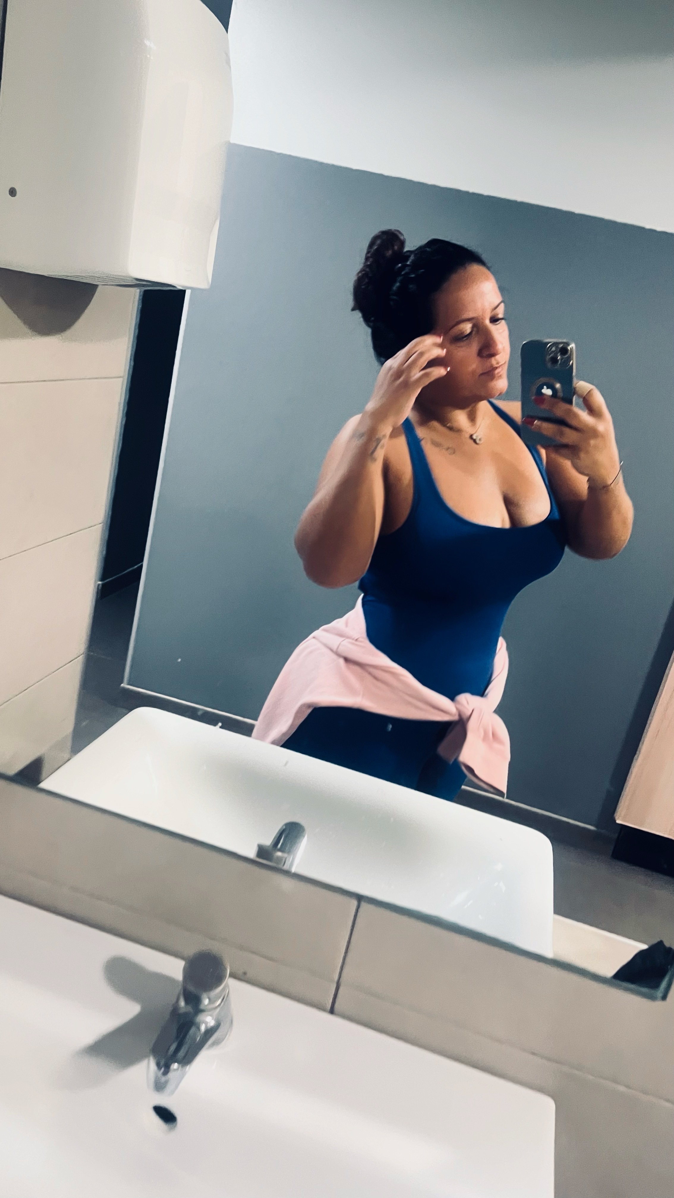 611549196 | ANNY | Chica