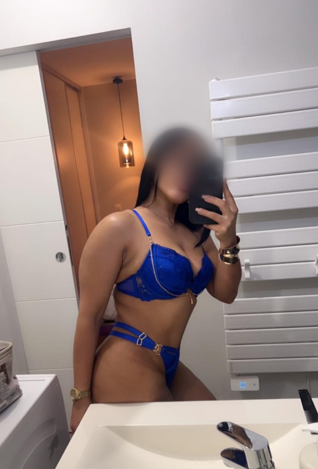 643098649 | KAREN | Chica