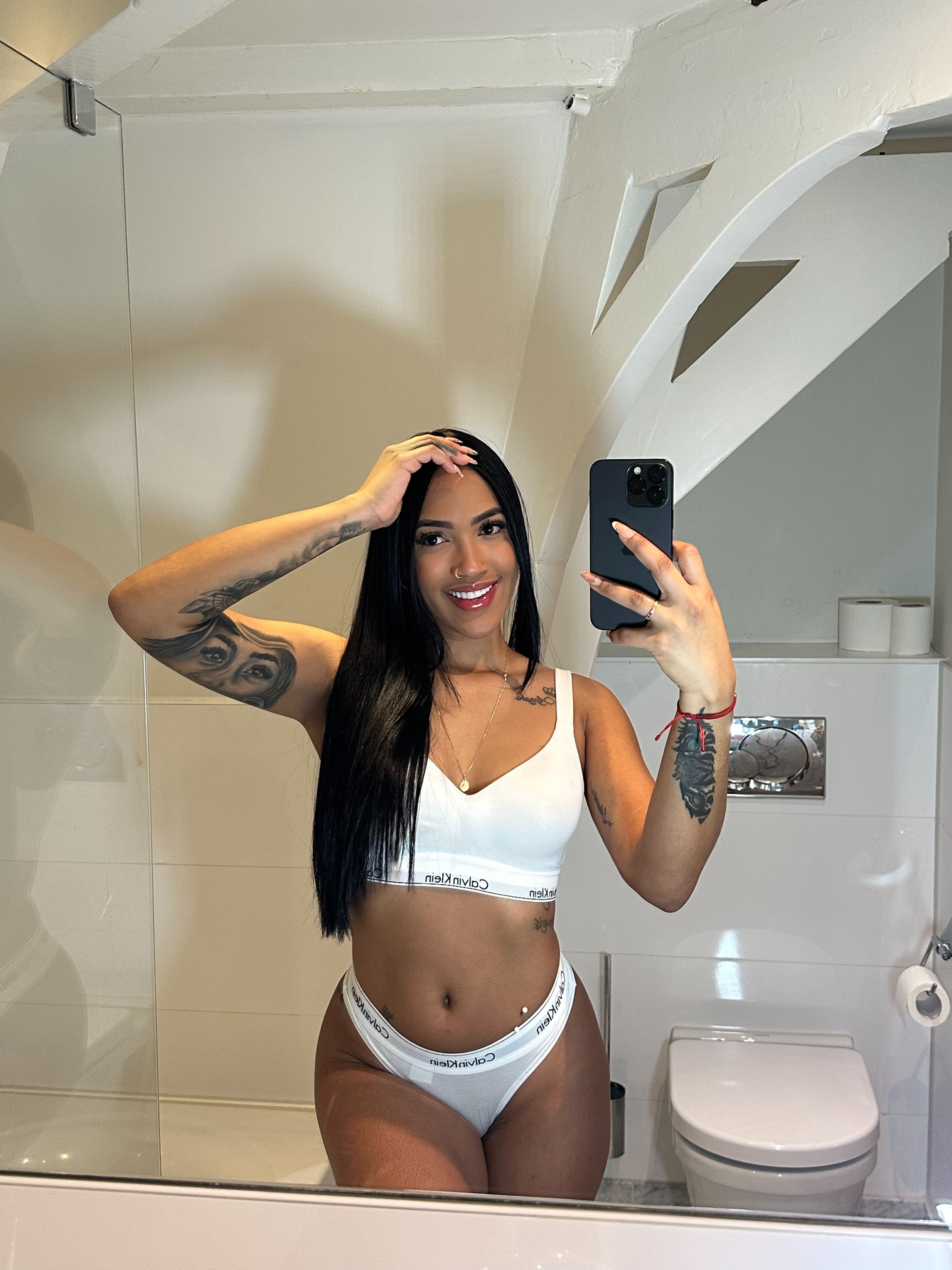 689882739 | CAMILA | Chica