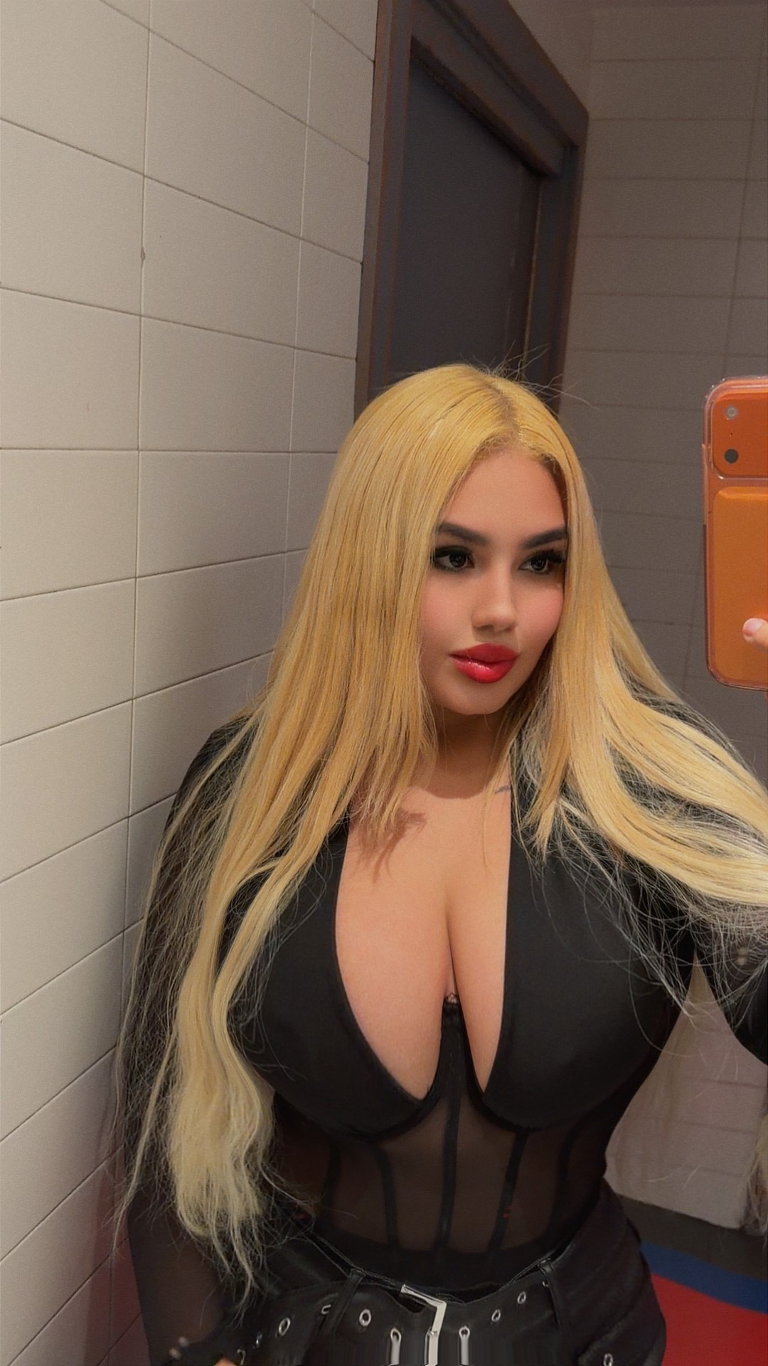 632997583 | LAURA | Chica