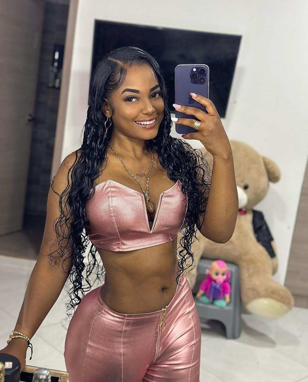 671133063 | NIKOL | Chica