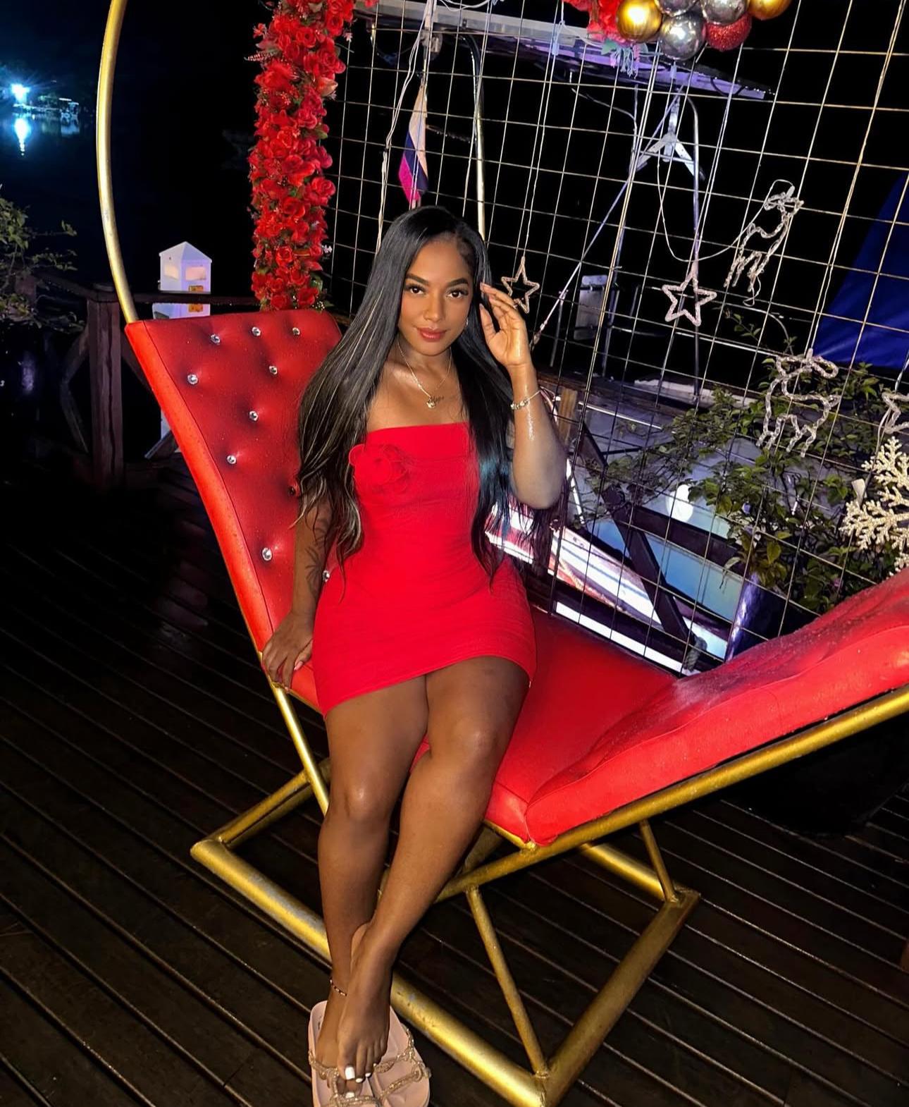 671133063 | NIKOL | Chica