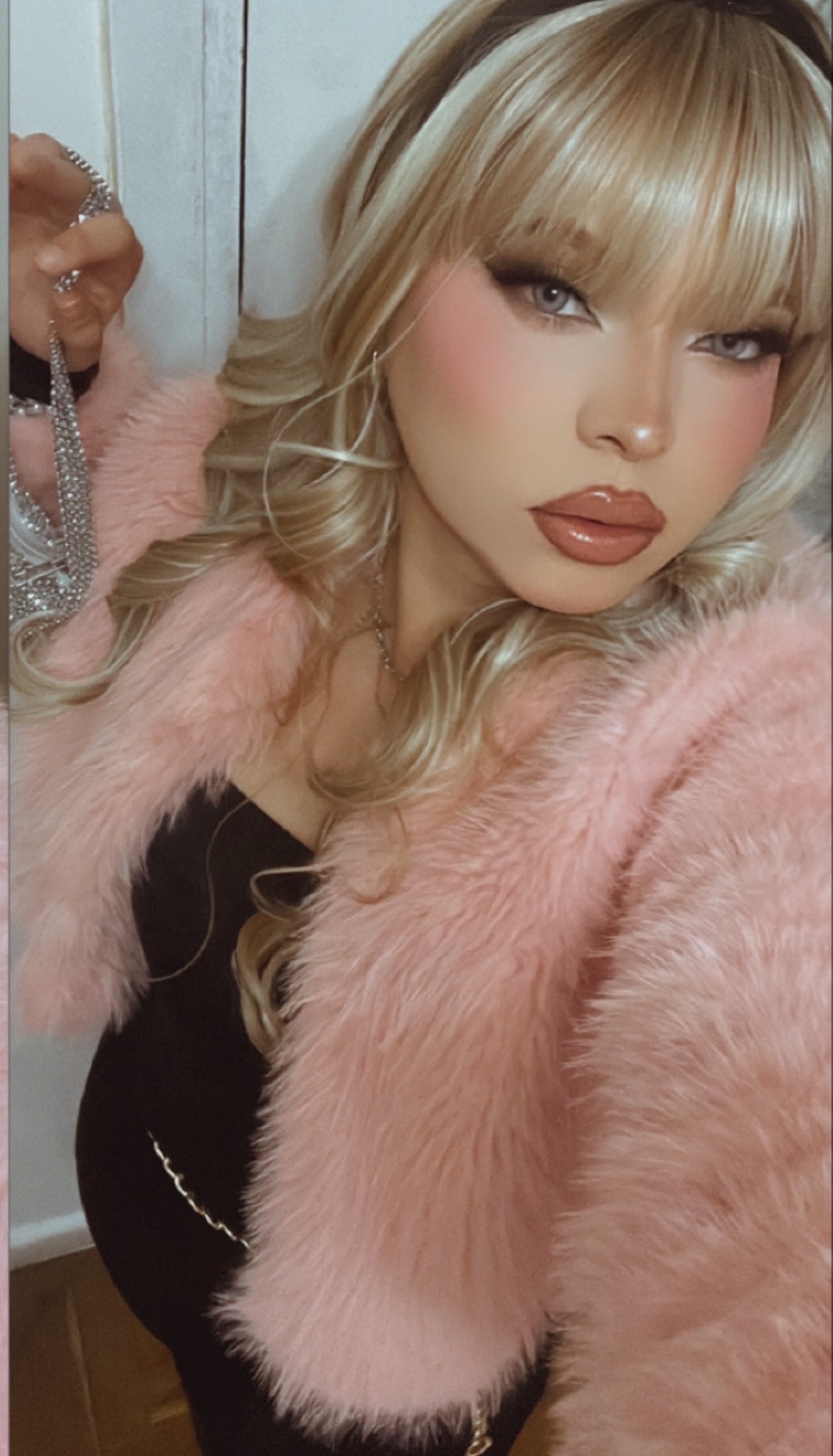 604100219 | ARI | Transexual