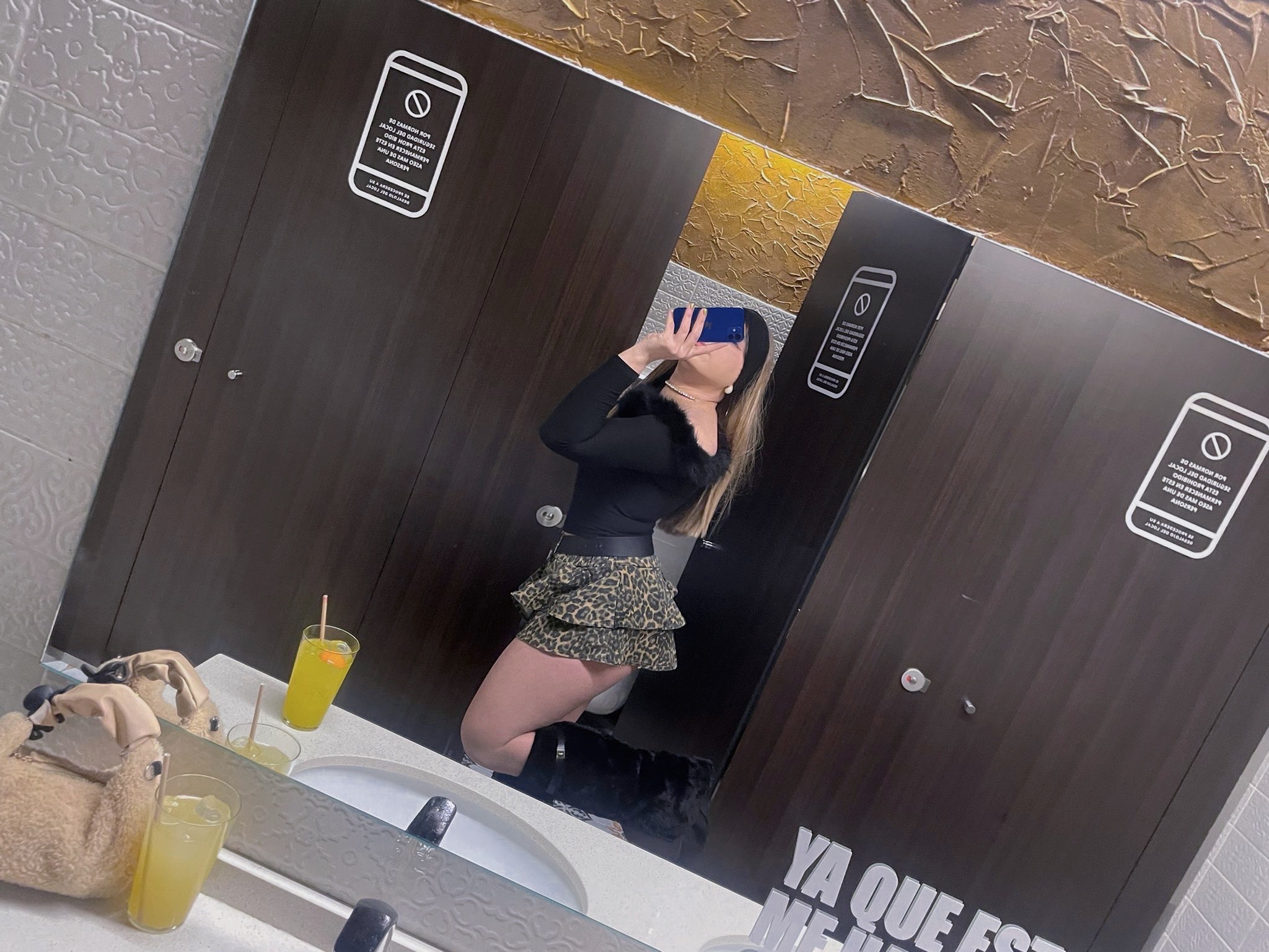 604100219 | ARI | Transexual