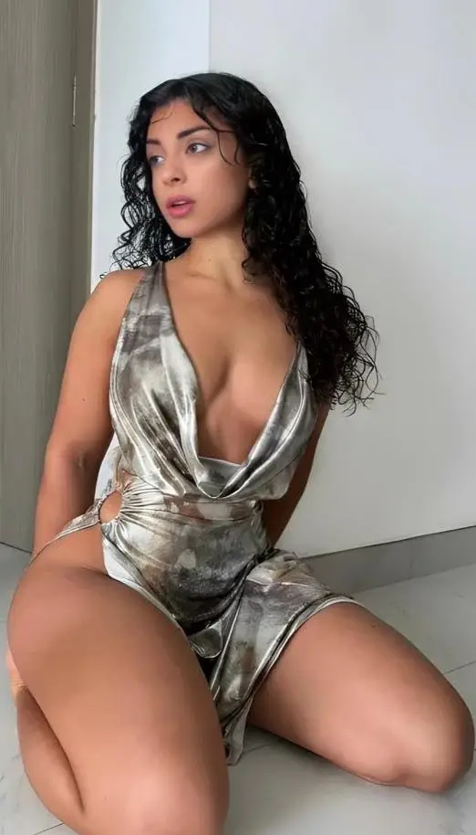 697249078 | DANIELA | Chica