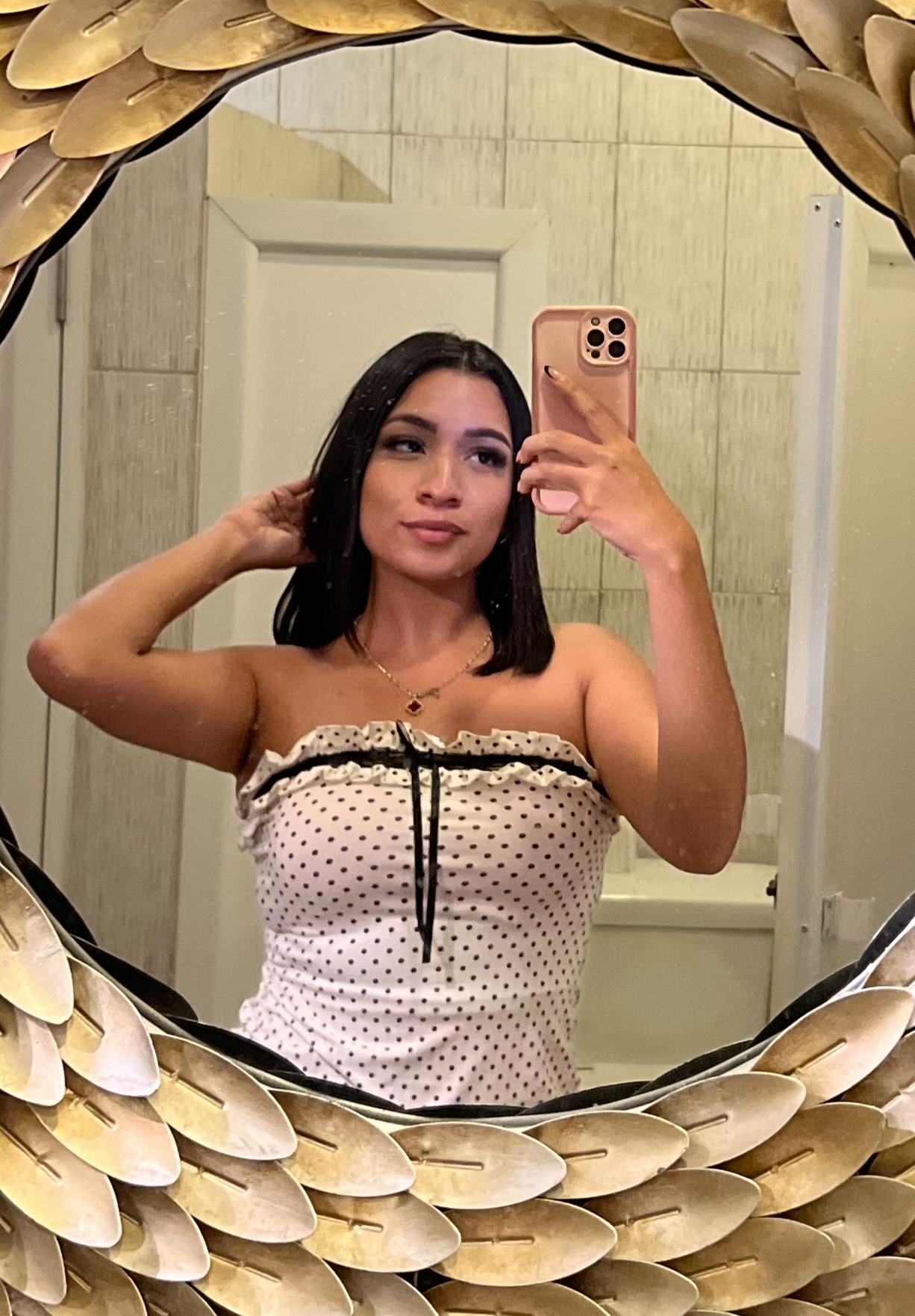 623135948 | SELENA | Chica