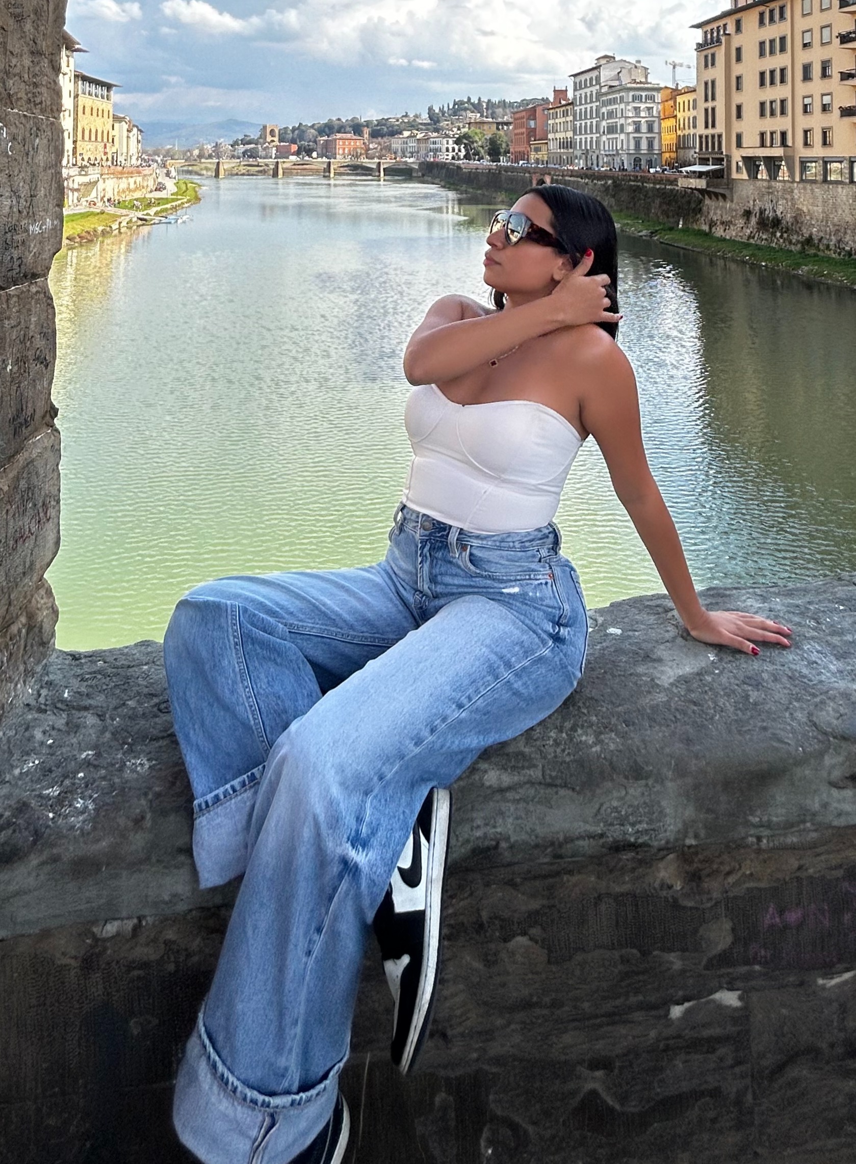 623135948 | SELENA | Chica