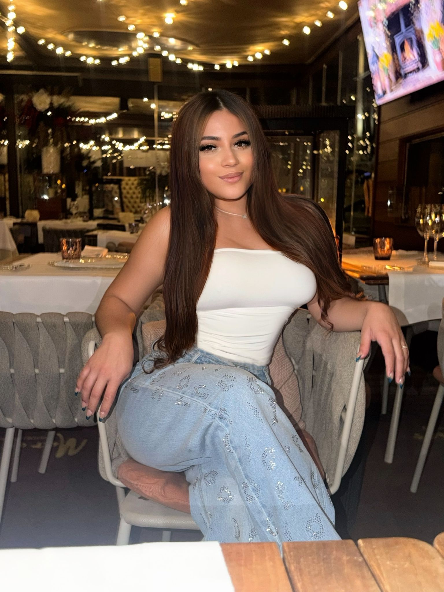 658364038 | SASHARI | Chica