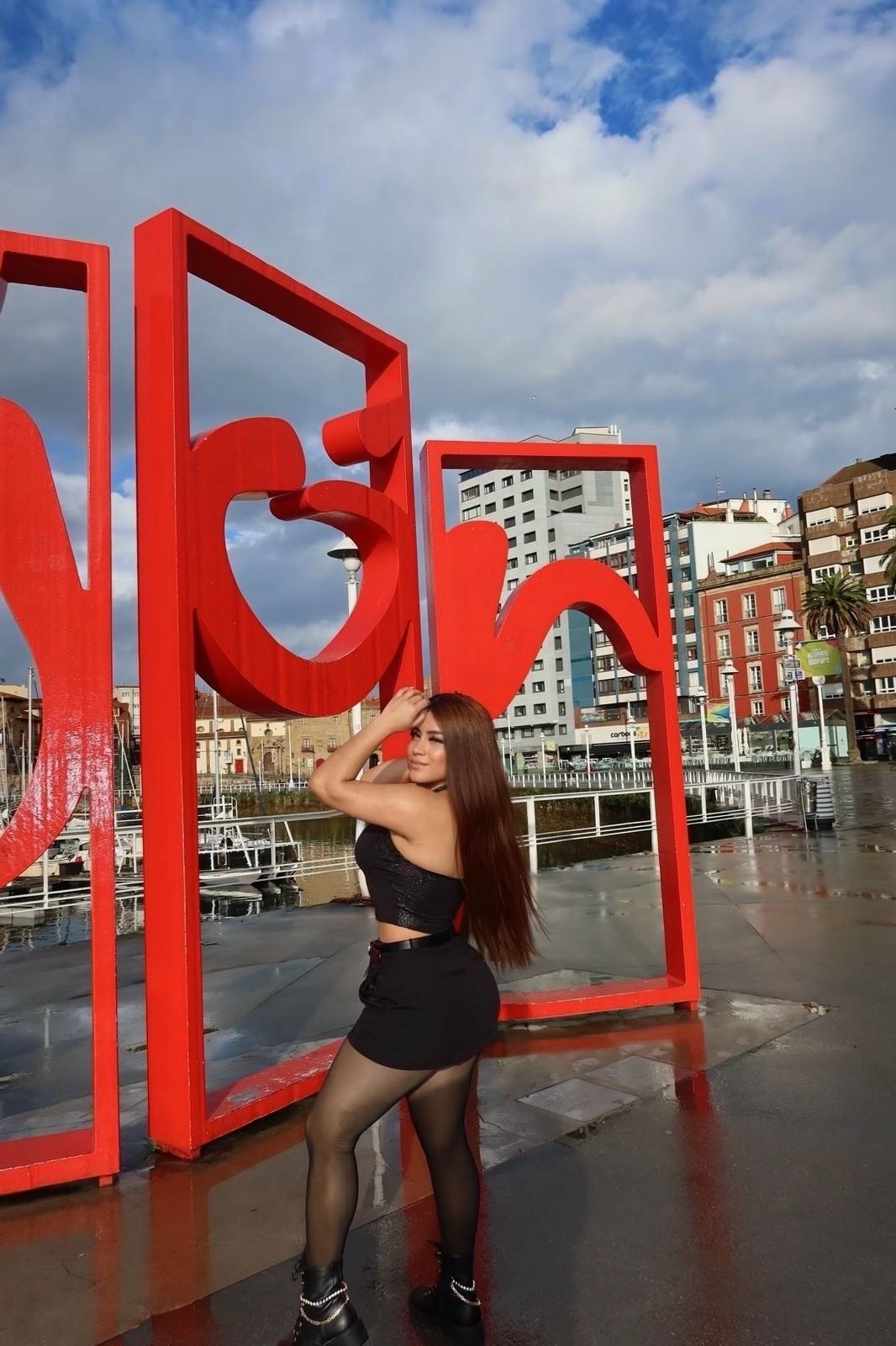 658364038 | SASHARI | Chica