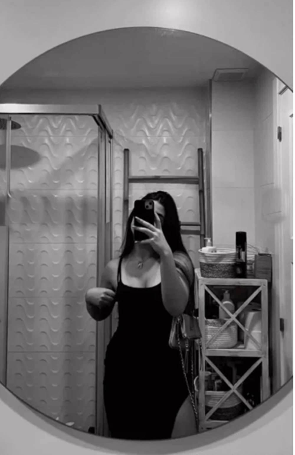 652512840 | ASLY | Chica