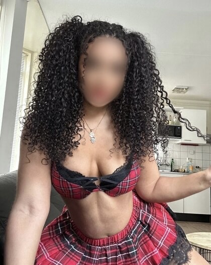 631171720 | MIA | Chica