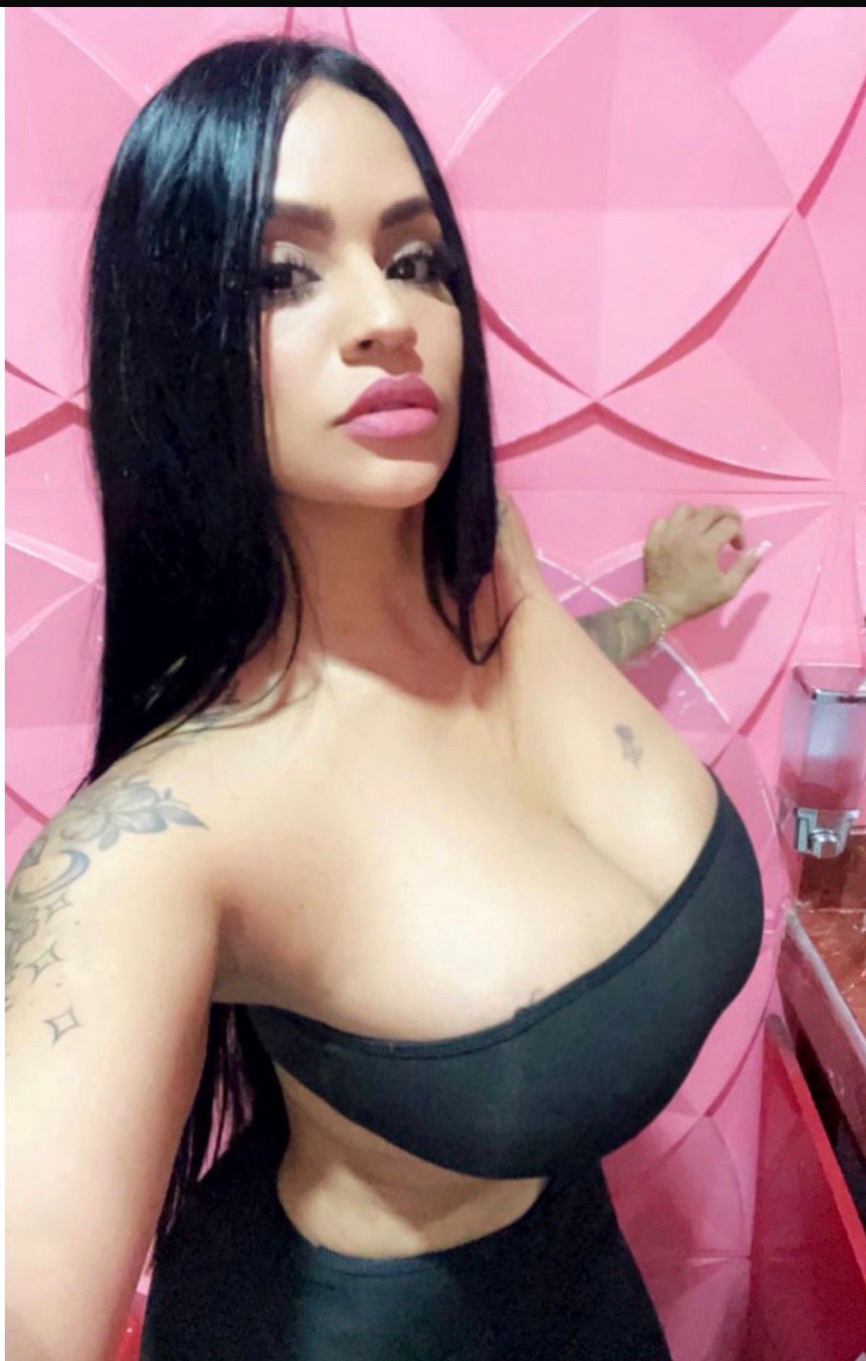 657461585 | YURI | Chica