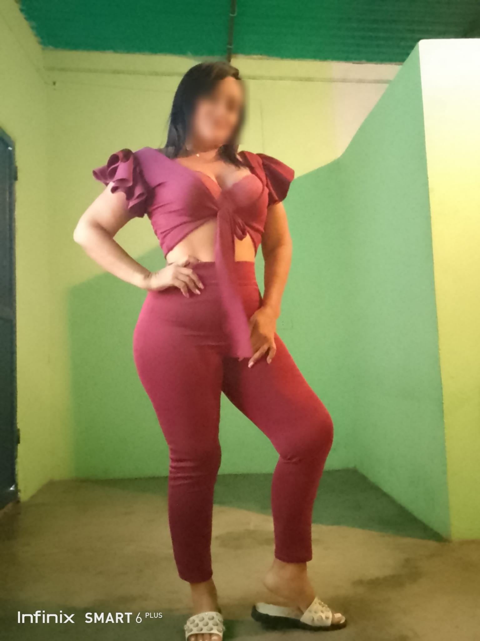 643298248 | JHENNY | Chica