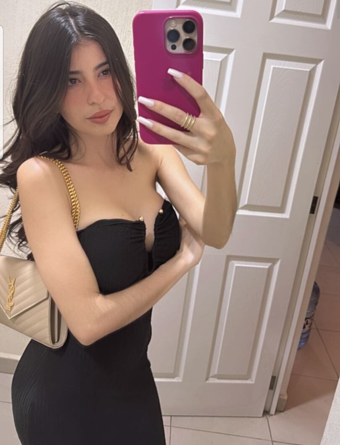 609809622 | LUNA | Chica