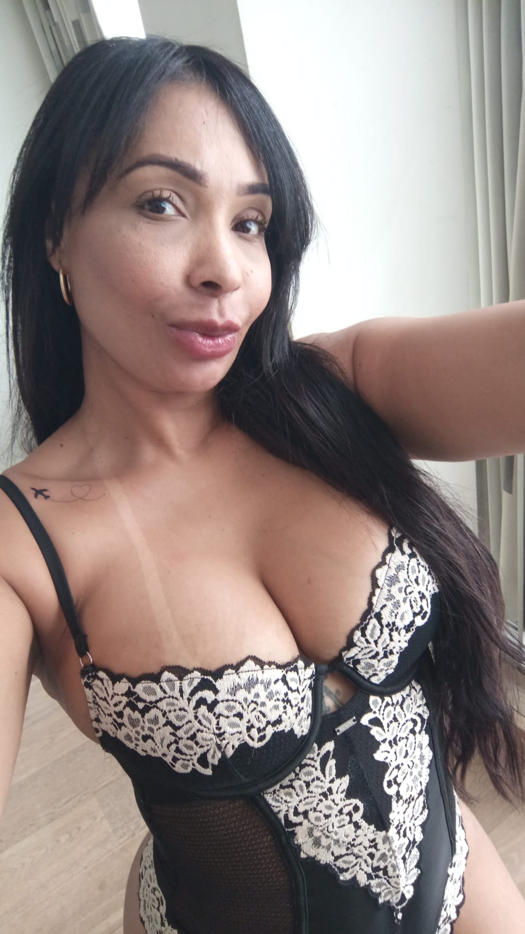 604390313 | MAYA | Chica