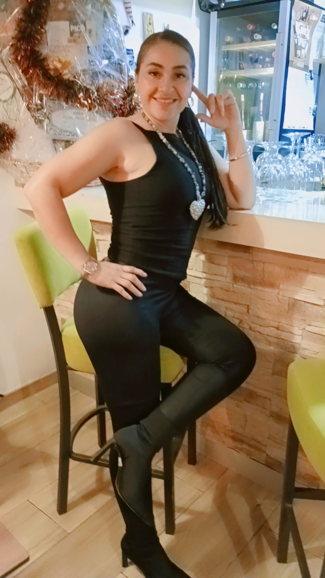 603394284 | ANGIE | Chica