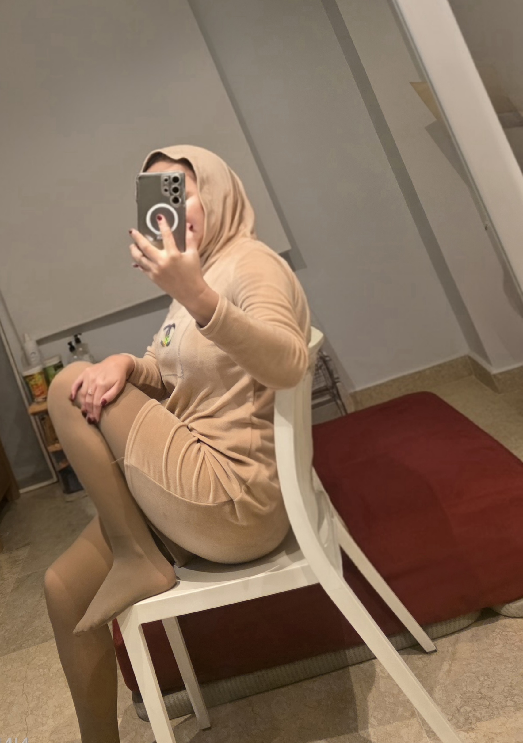 681814510 | ELENA | Chica