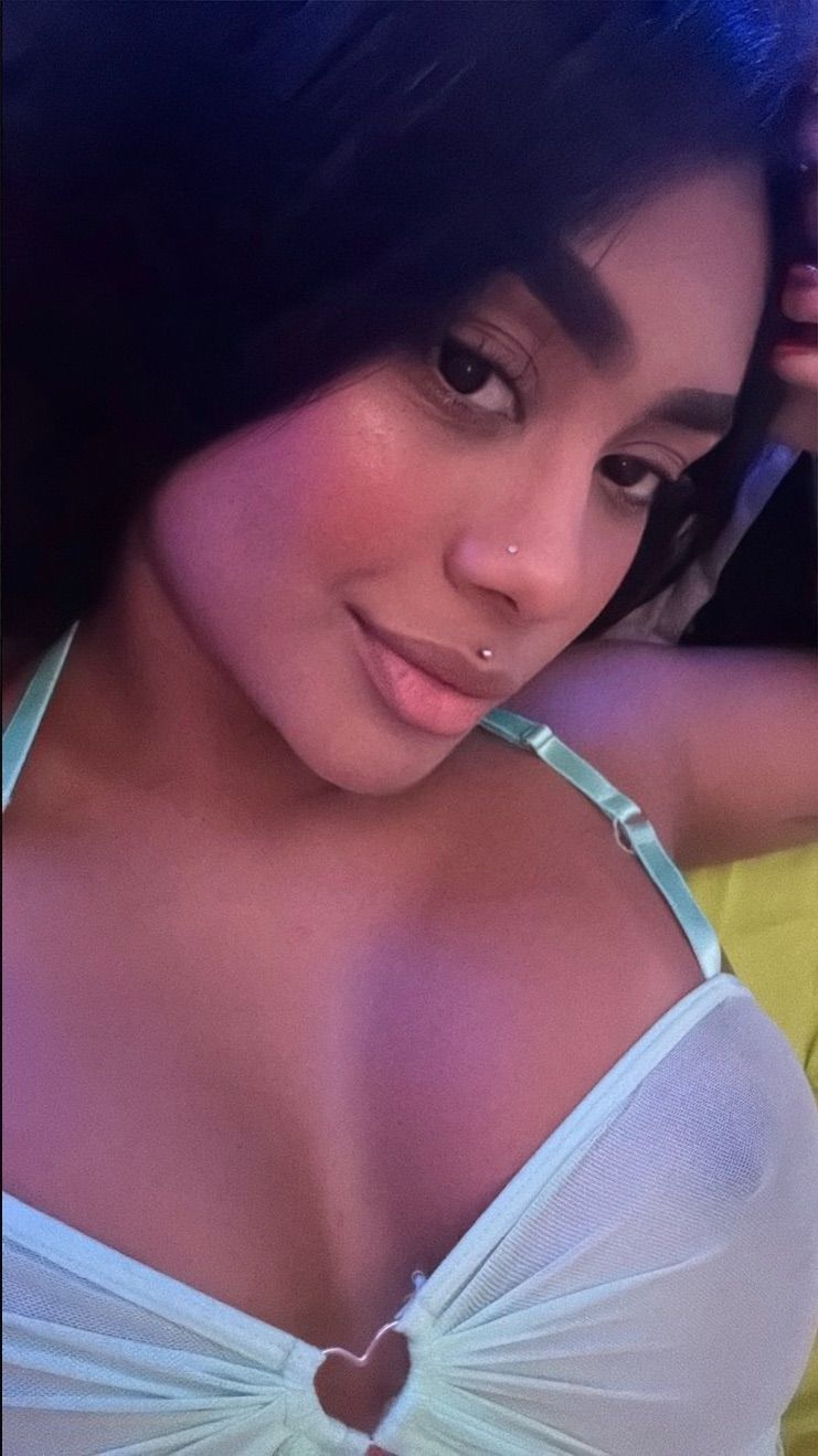 643610823 | GEYLIN | Chica