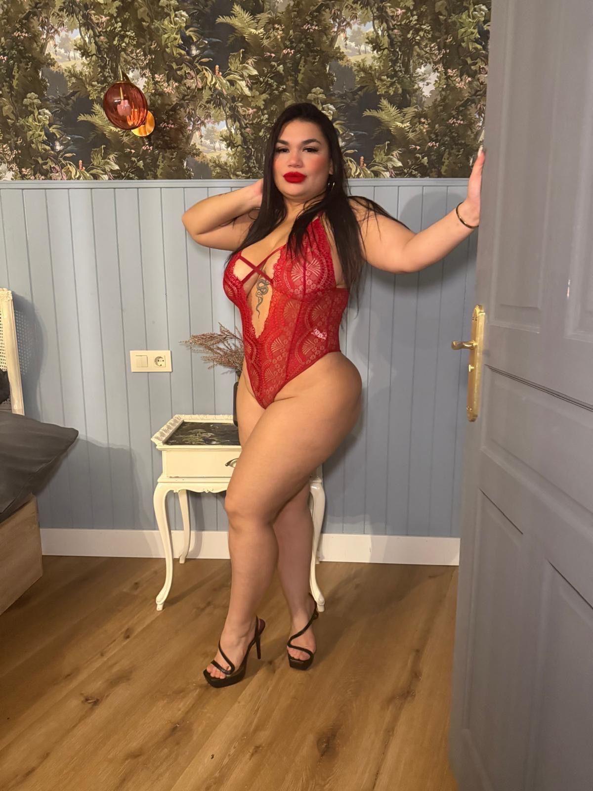 641411447 | HENESSYS | Chica