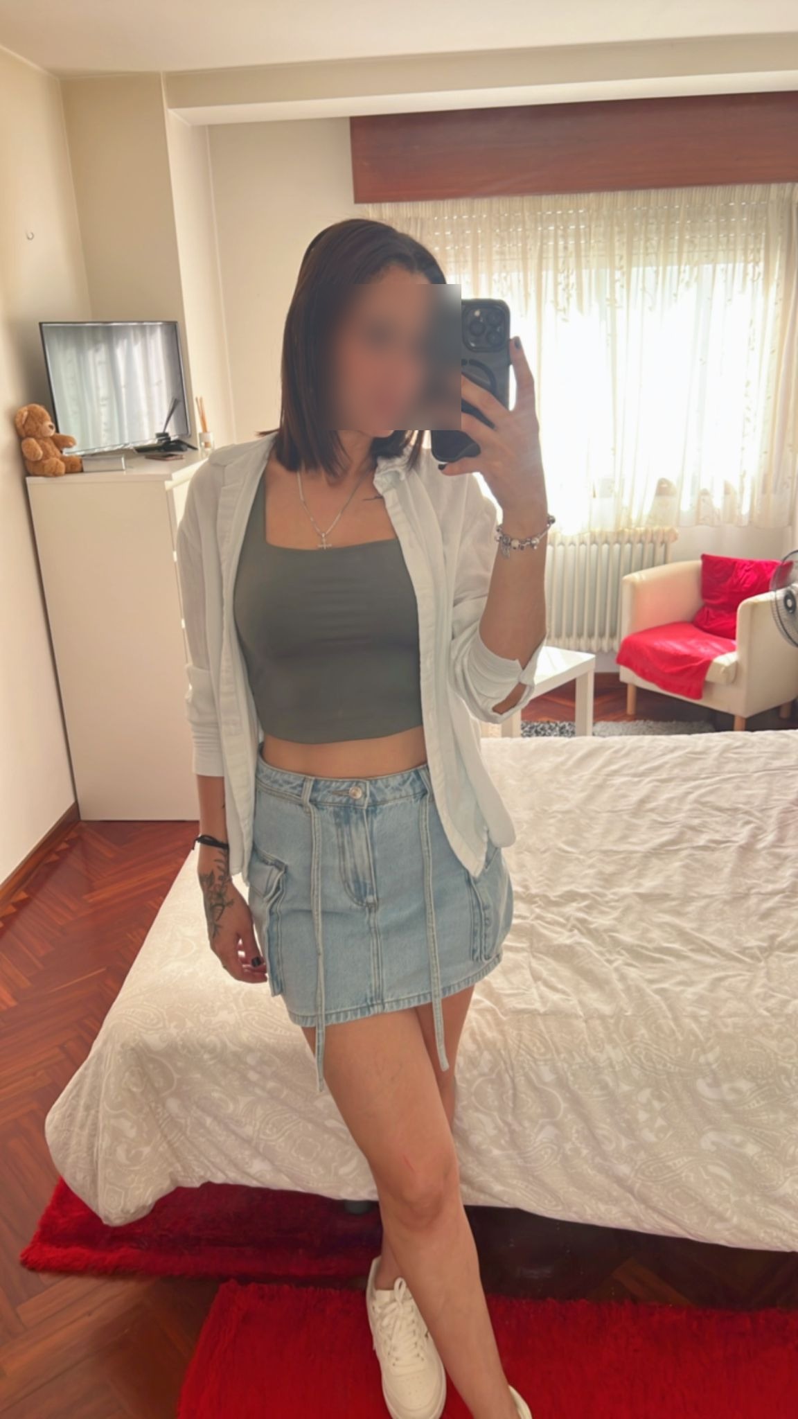 691633859 | SOFIA | Chica