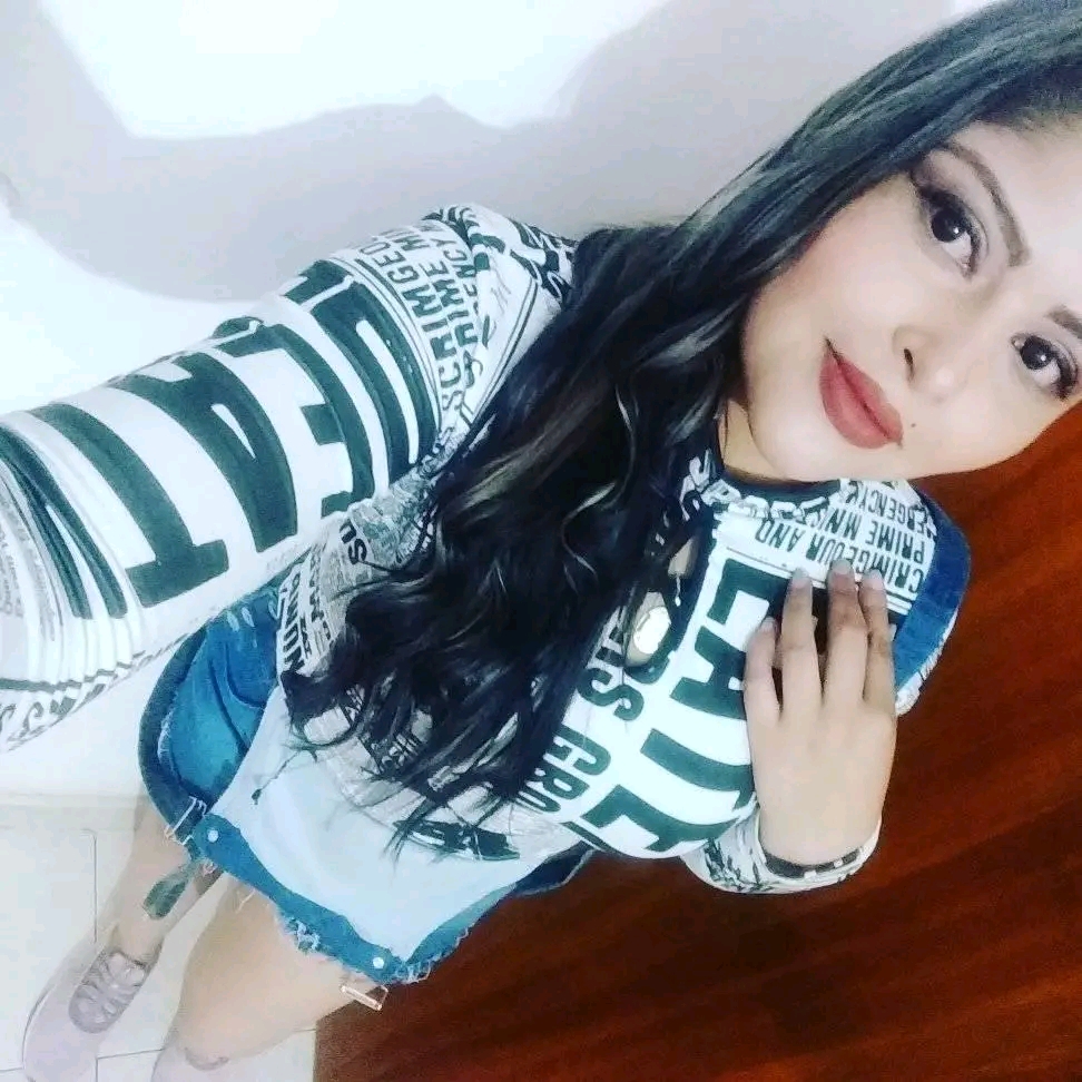 667037085 | SARA | Chica