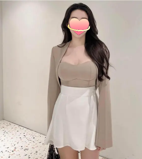 651970483 | COCO | Chica