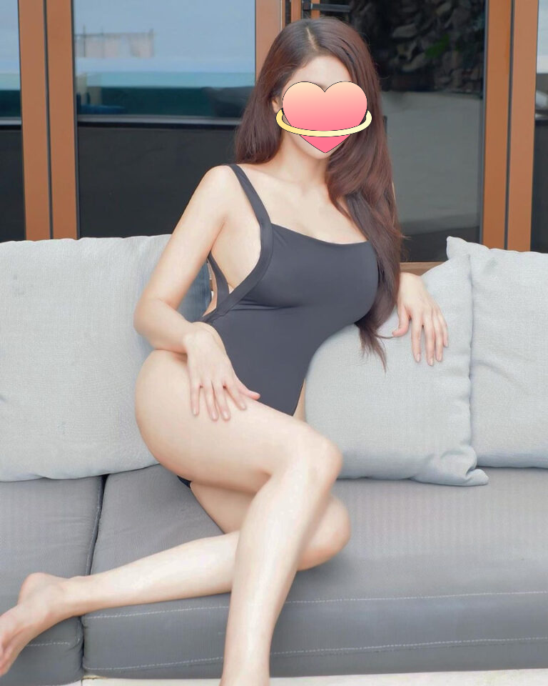 651970483 | COCO | Chica