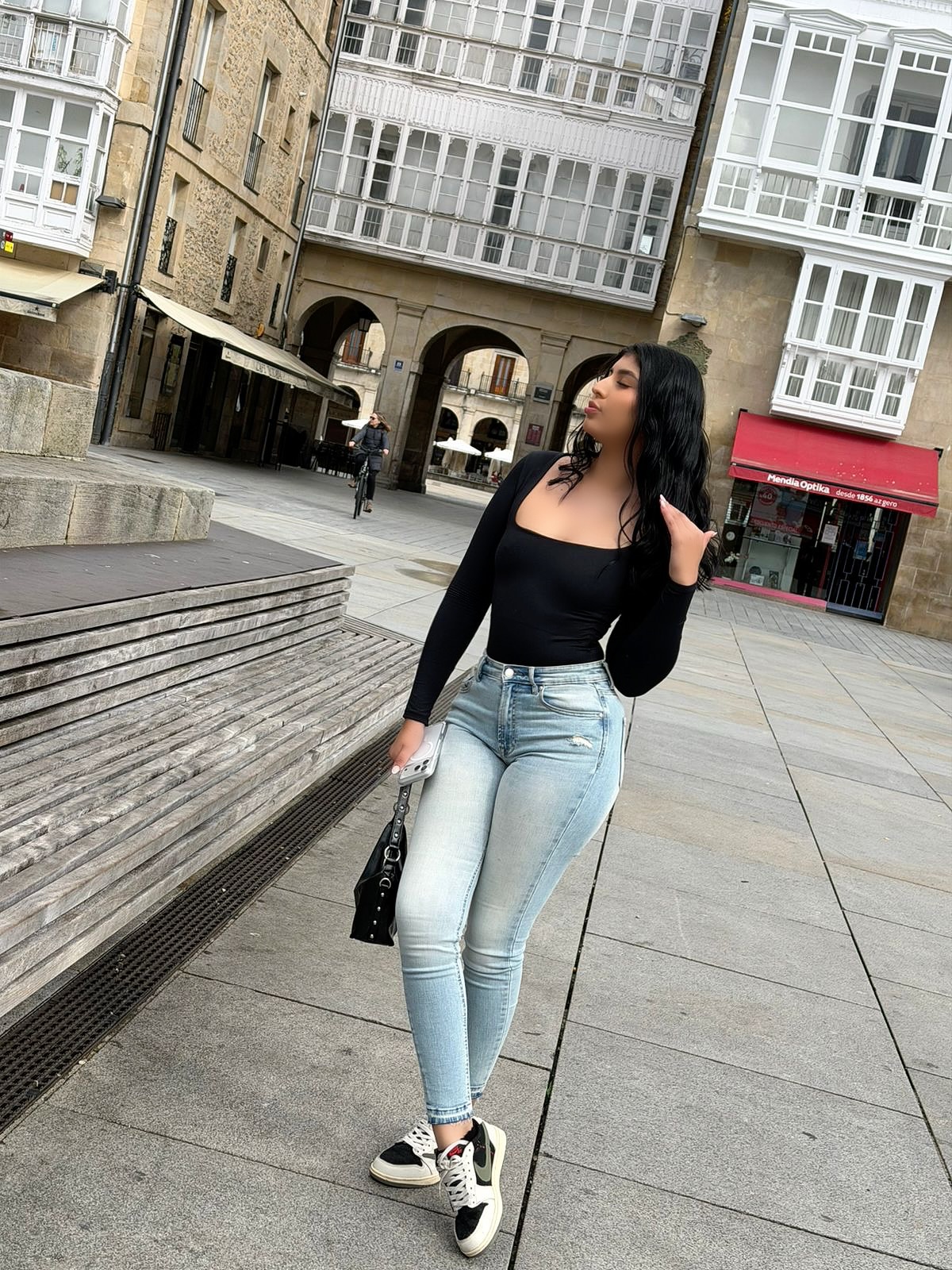 623514654 | ZENDAYA | Chica