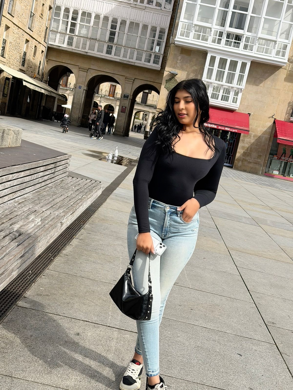 623514654 | ZENDAYA | Chica