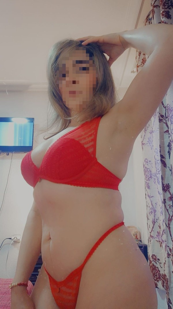 613338590 | CLAUDIA | Chica