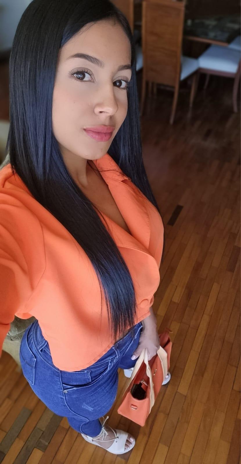 685233196 | LUCY | Chica