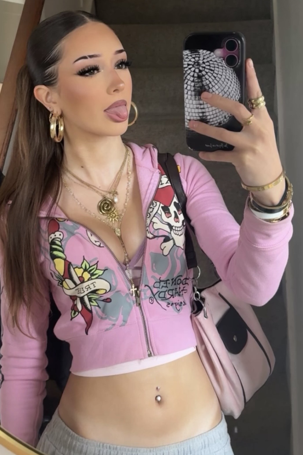 605757578 | LAURA | Chica