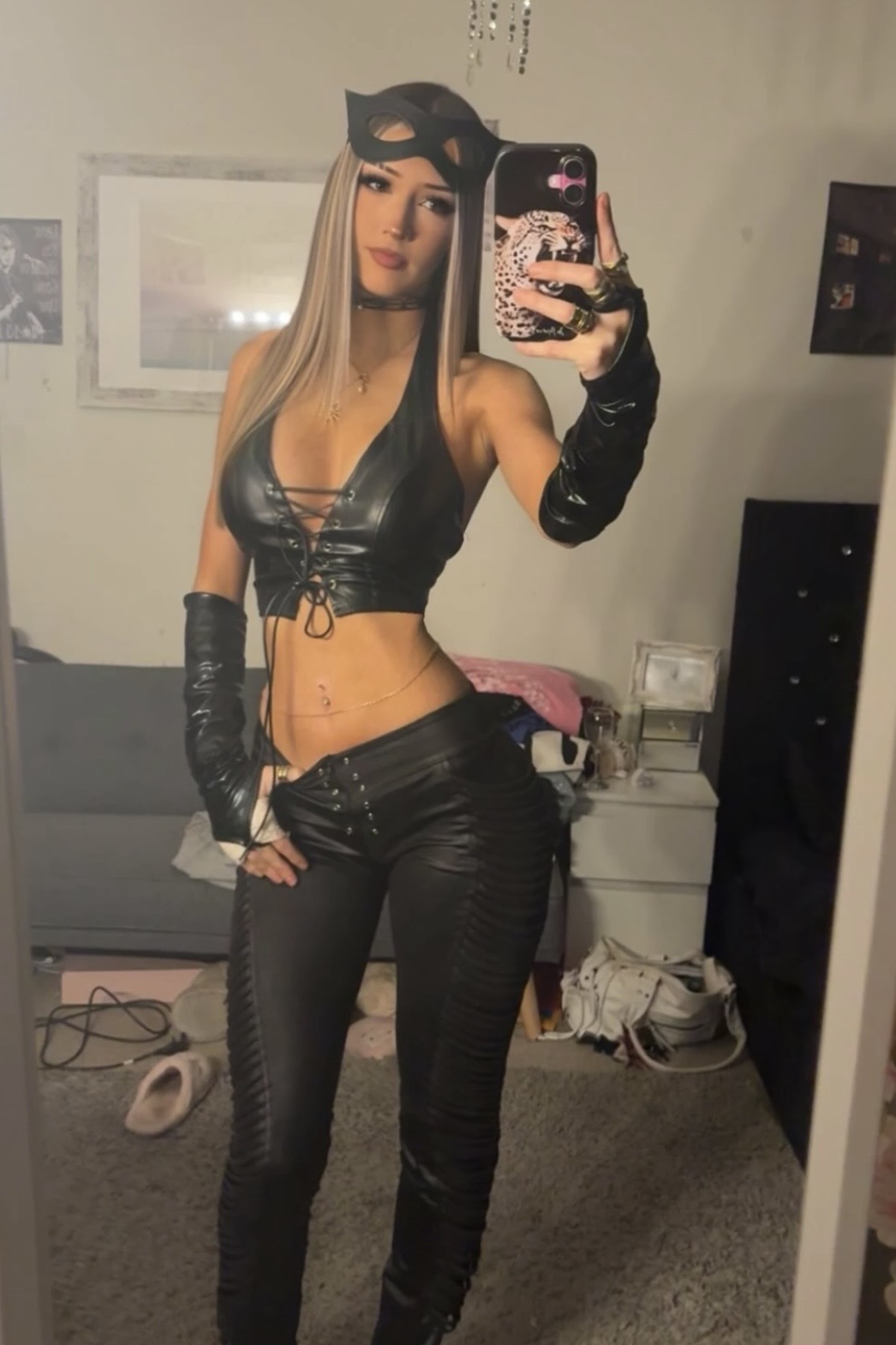 605757578 | LAURA | Chica