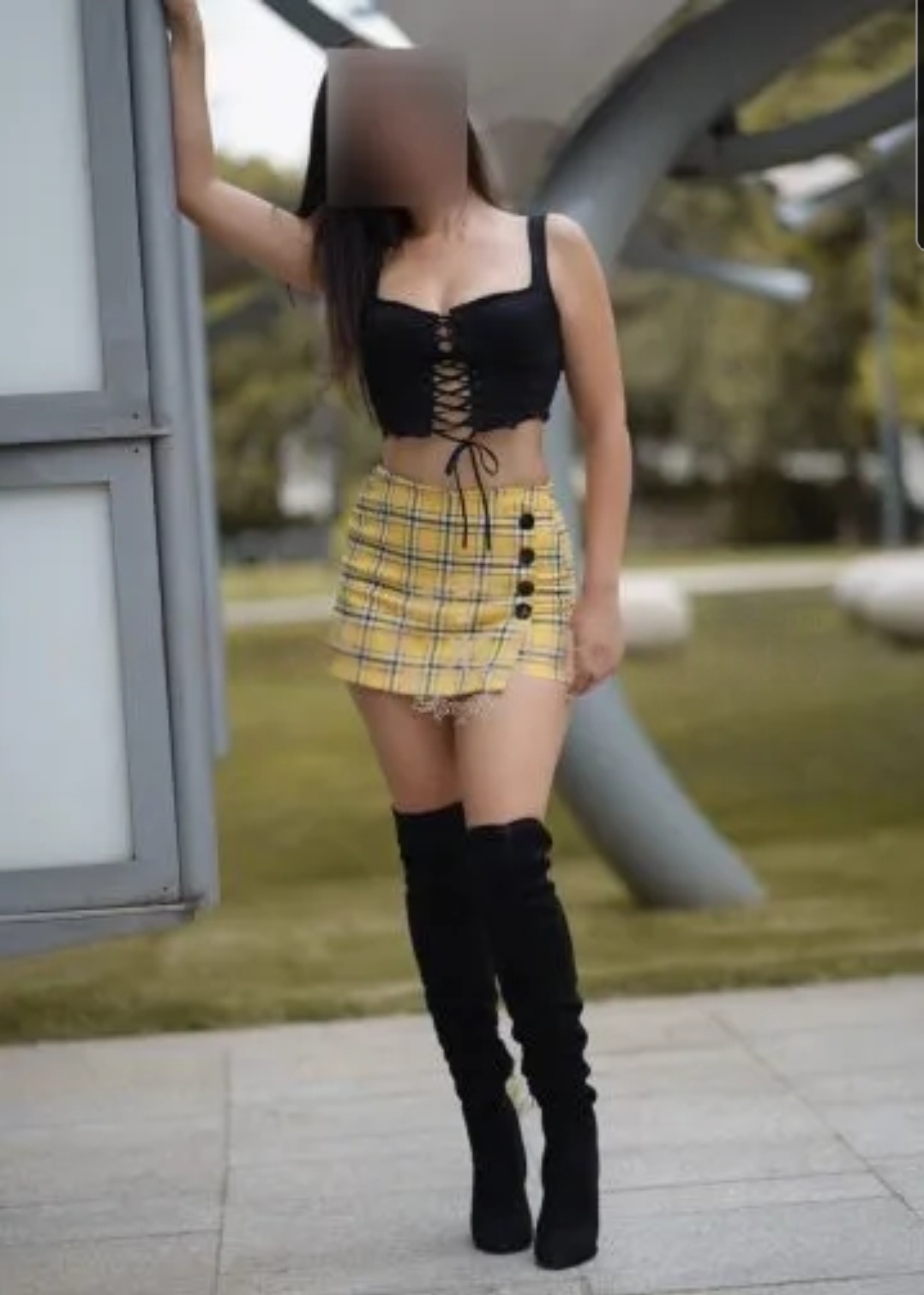 613807858 | LUCIA | Chica