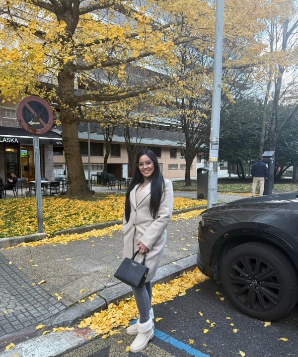 624320174 | SOFIA | Chica