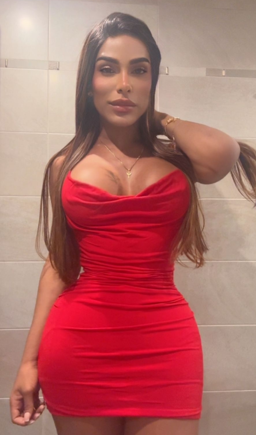 647662346 | ALEXA | Transexual