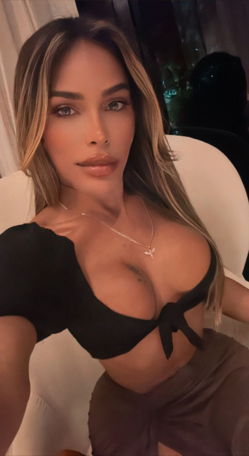 647662346 | ALEXA | Transexual