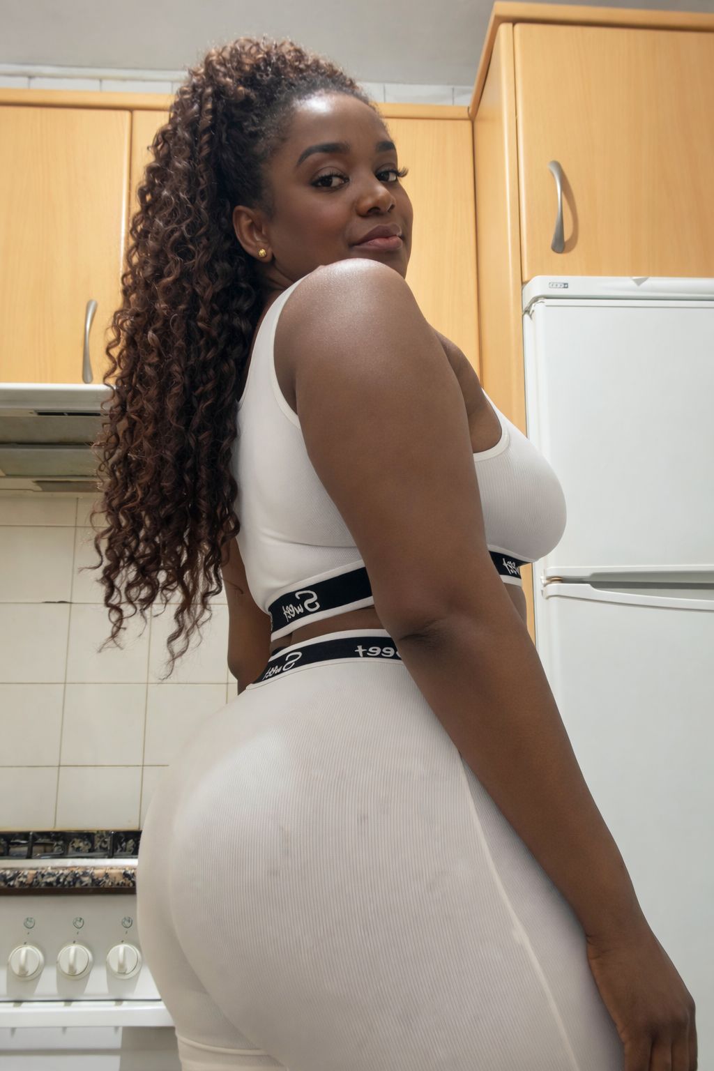 613296788 | CANDELA | Chica