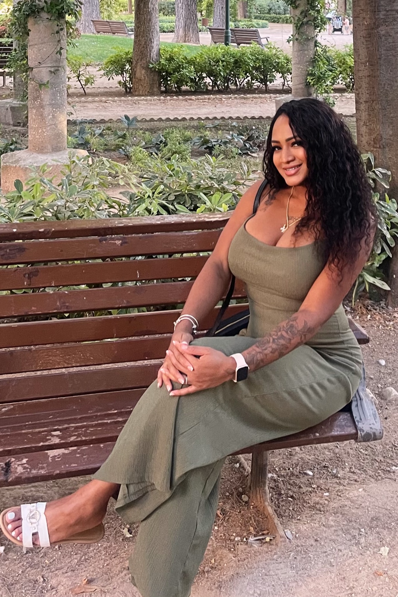 614857536 | HELLEN | Chica