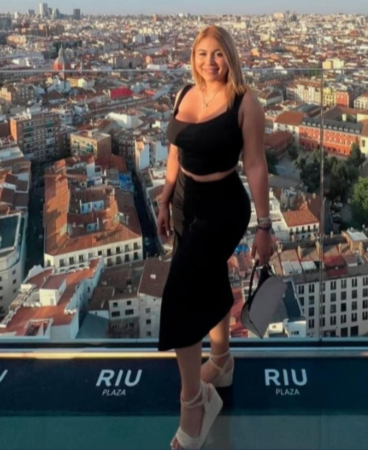 613427505 | MIA | Chica