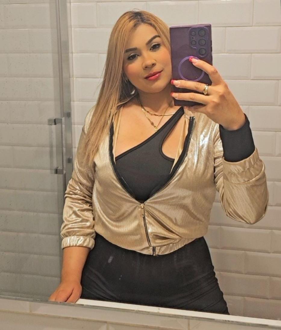 613427505 | MIA | Chica