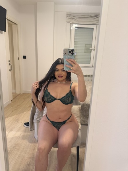 632919384 | CLOE | Chica